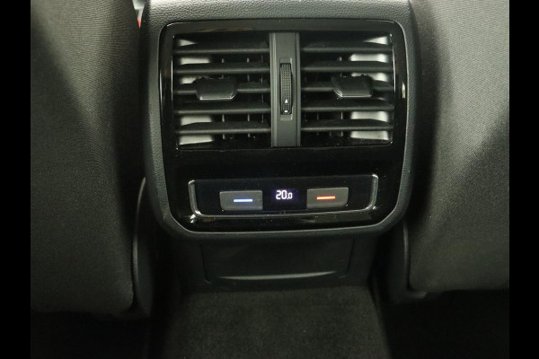 Volkswagen Passat 1.4 TSI PHEV GTE | Trekhaak | 360 Camera | Stoelverwarming | Side Assist | Carplay | Massage | Matrix LED | Navigatie | Adaptive cruise | Climate control | Plug In