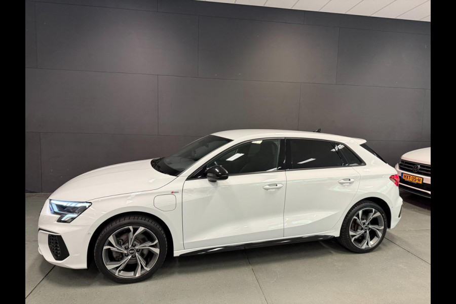 Audi A3 Sportback 40 TFSI e 2x S-LINE BLACK-LINE V-COCKPIT/NAVI/LED/DAB/CARPLAY/ECC/PDC/A-CRUISE/// Audi A3 Sportback 40 TFSI e 2x S-LINE BLACK-LINE V-COCKPIT/NAVI/LED/DAB/CARPLAY/ECC/PDC/A-CRUISE///