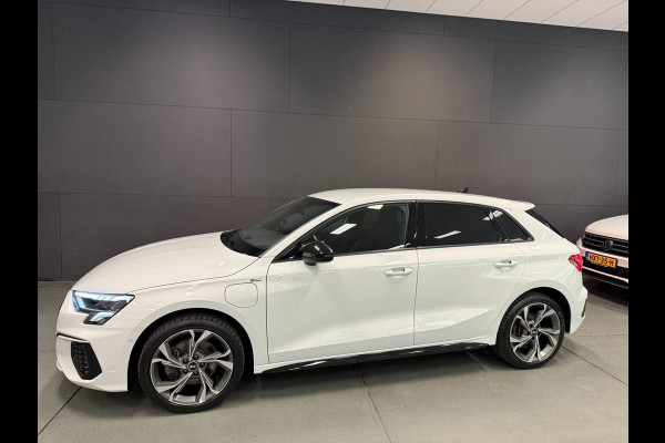 Audi A3 Sportback 40 TFSI e 2x S-LINE BLACK-LINE V-COCKPIT/NAVI/LED/DAB/CARPLAY/ECC/PDC/A-CRUISE/// Audi A3 Sportback 40 TFSI e 2x S-LINE BLACK-LINE V-COCKPIT/NAVI/LED/DAB/CARPLAY/ECC/PDC/A-CRUISE///