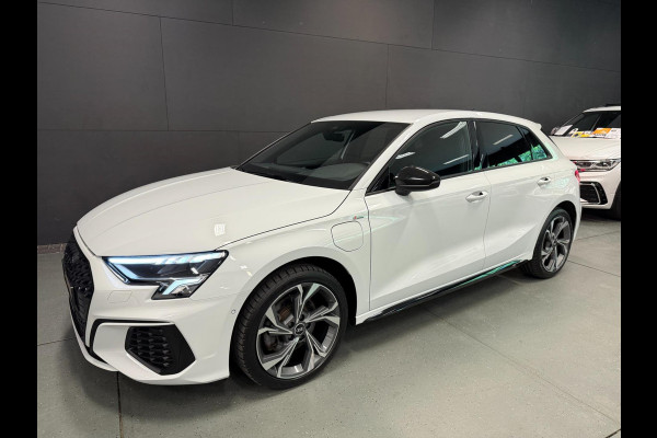 Audi A3 Sportback 40 TFSI e 2x S-LINE BLACK-LINE V-COCKPIT/NAVI/LED/DAB/CARPLAY/ECC/PDC/A-CRUISE/// Audi A3 Sportback 40 TFSI e 2x S-LINE BLACK-LINE V-COCKPIT/NAVI/LED/DAB/CARPLAY/ECC/PDC/A-CRUISE///
