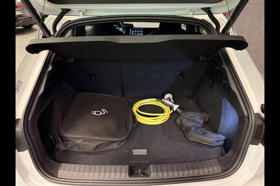 Audi A3 Sportback 40 TFSI e 2x S-LINE BLACK-LINE V-COCKPIT/NAVI/LED/DAB/CARPLAY/ECC/PDC/A-CRUISE/// Audi A3 Sportback 40 TFSI e 2x S-LINE BLACK-LINE V-COCKPIT/NAVI/LED/DAB/CARPLAY/ECC/PDC/A-CRUISE///
