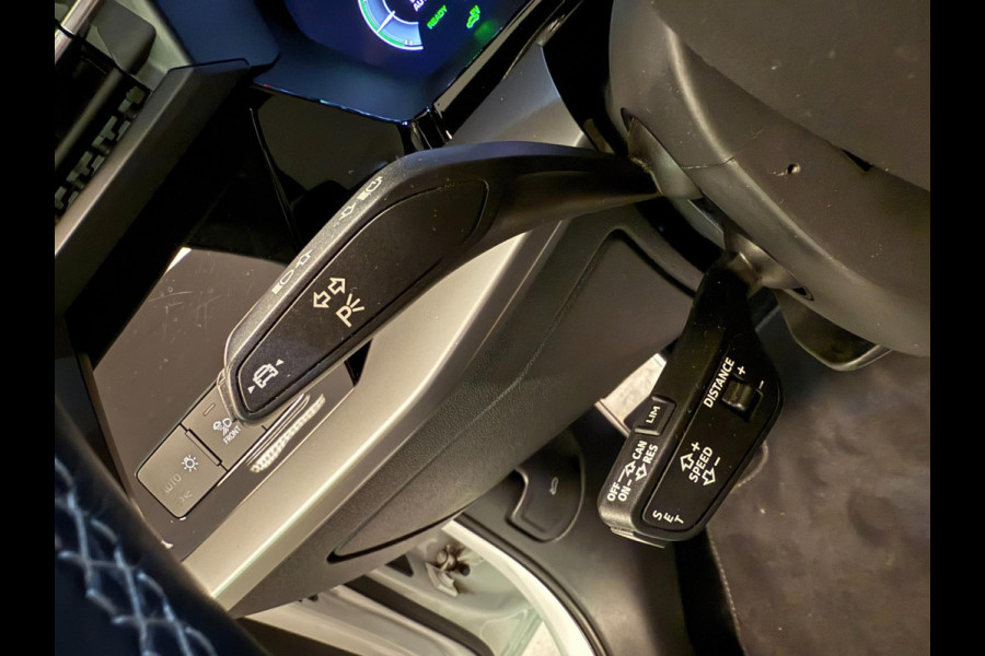 Audi A3 Sportback 40 TFSI e 2x S-LINE BLACK-LINE V-COCKPIT/NAVI/LED/DAB/CARPLAY/ECC/PDC/A-CRUISE/// Audi A3 Sportback 40 TFSI e 2x S-LINE BLACK-LINE V-COCKPIT/NAVI/LED/DAB/CARPLAY/ECC/PDC/A-CRUISE///
