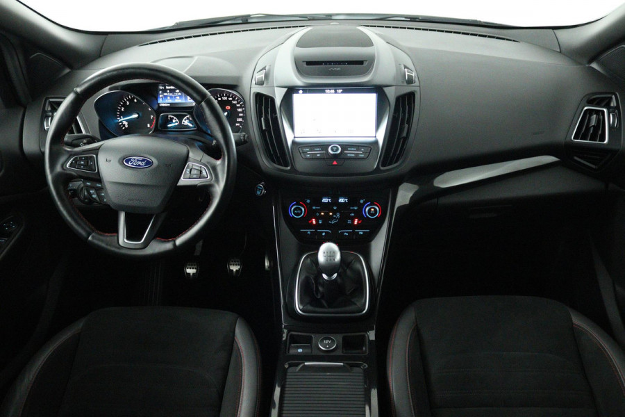 Ford Kuga 1.5 EcoBoost ST Line (NAVIGATIE, TREKHAAK, STUUR-/STOELVERWARMING, PARKEERSENSOREN)