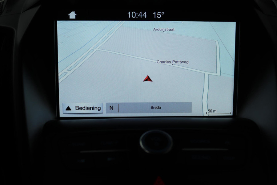 Ford Kuga 1.5 EcoBoost ST Line (NAVIGATIE, TREKHAAK, STUUR-/STOELVERWARMING, PARKEERSENSOREN)