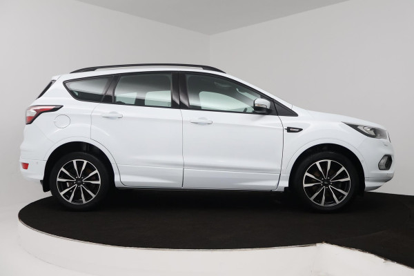Ford Kuga 1.5 EcoBoost ST Line (NAVIGATIE, TREKHAAK, STUUR-/STOELVERWARMING, PARKEERSENSOREN)
