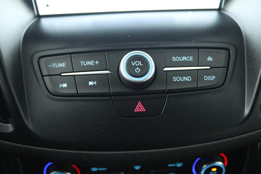 Ford Kuga 1.5 EcoBoost ST Line (NAVIGATIE, TREKHAAK, STUUR-/STOELVERWARMING, PARKEERSENSOREN)
