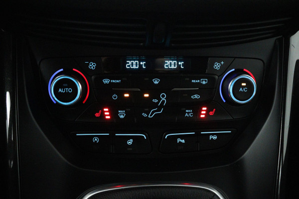 Ford Kuga 1.5 EcoBoost ST Line (NAVIGATIE, TREKHAAK, STUUR-/STOELVERWARMING, PARKEERSENSOREN)