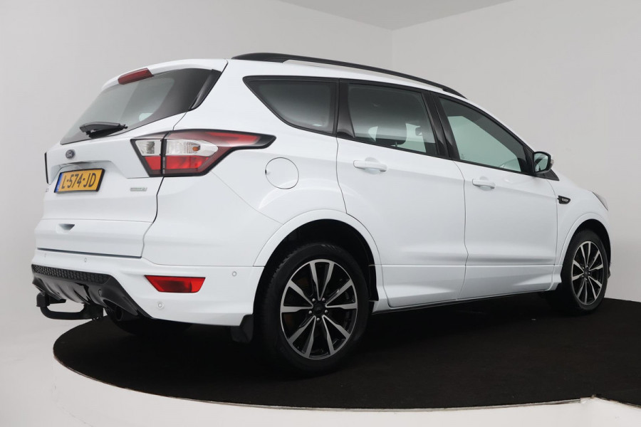 Ford Kuga 1.5 EcoBoost ST Line (NAVIGATIE, TREKHAAK, STUUR-/STOELVERWARMING, PARKEERSENSOREN)