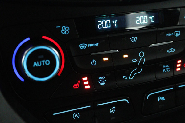 Ford Kuga 1.5 EcoBoost ST Line (NAVIGATIE, TREKHAAK, STUUR-/STOELVERWARMING, PARKEERSENSOREN)