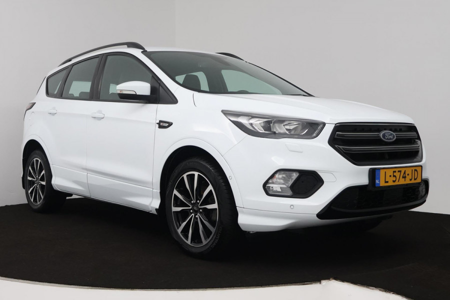 Ford Kuga 1.5 EcoBoost ST Line (NAVIGATIE, TREKHAAK, STUUR-/STOELVERWARMING, PARKEERSENSOREN)