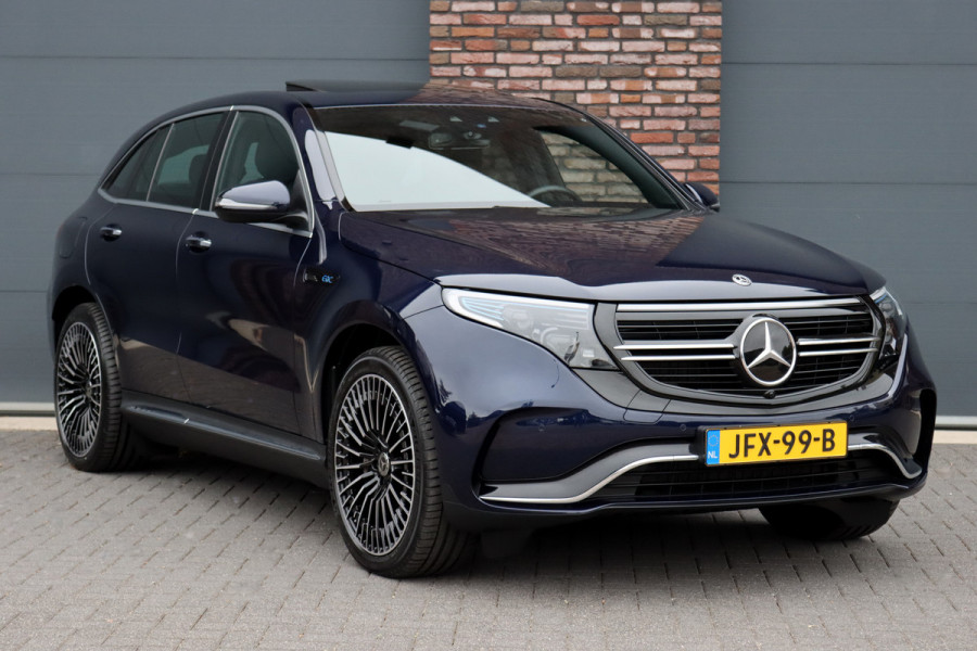 Mercedes-Benz EQC 400 4MATIC AMG Line 80 kWh | Schuifdak | Distronic+ | HUD | Memory | Camera | Keyless Go | Rijassistentiepakket | Advanced Sound System | Zonnerollo's |