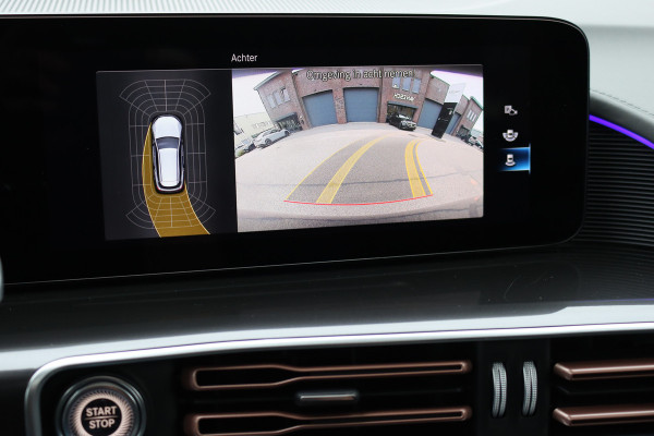 Mercedes-Benz EQC 400 4MATIC AMG Line 80 kWh | Schuifdak | Distronic+ | HUD | Memory | Camera | Keyless Go | Rijassistentiepakket | Advanced Sound System | Zonnerollo's |