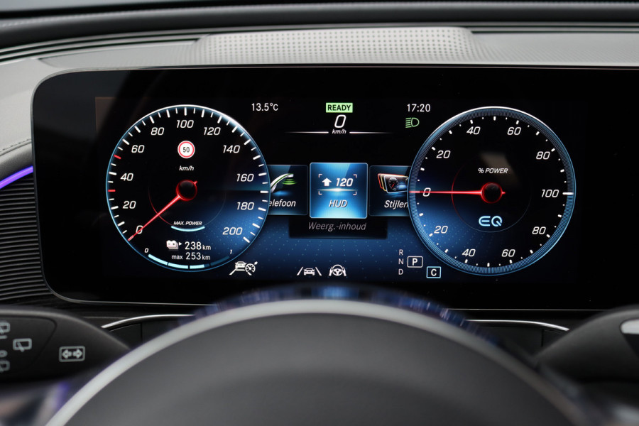Mercedes-Benz EQC 400 4MATIC AMG Line 80 kWh | Schuifdak | Distronic+ | HUD | Memory | Camera | Keyless Go | Rijassistentiepakket | Advanced Sound System | Zonnerollo's |