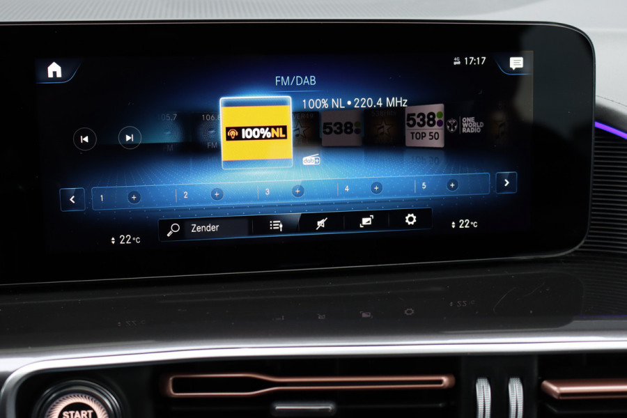Mercedes-Benz EQC 400 4MATIC AMG Line 80 kWh | Schuifdak | Distronic+ | HUD | Memory | Camera | Keyless Go | Rijassistentiepakket | Advanced Sound System | Zonnerollo's |