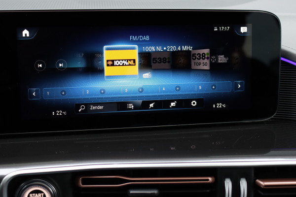 Mercedes-Benz EQC 400 4MATIC AMG Line 80 kWh | Schuifdak | Distronic+ | HUD | Memory | Camera | Keyless Go | Rijassistentiepakket | Advanced Sound System | Zonnerollo's |