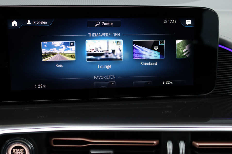 Mercedes-Benz EQC 400 4MATIC AMG Line 80 kWh | Schuifdak | Distronic+ | HUD | Memory | Camera | Keyless Go | Rijassistentiepakket | Advanced Sound System | Zonnerollo's |