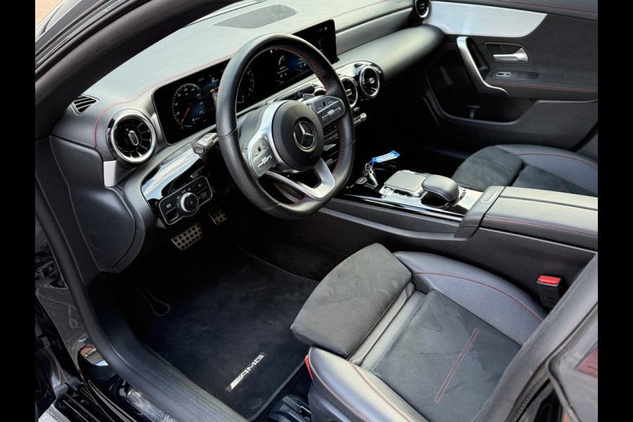 Mercedes-Benz CLA-Klasse 180 Advantage | AMG Pakket | Panoramadak | Widescreen