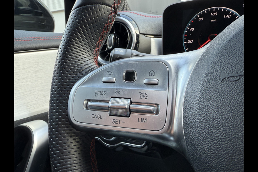 Mercedes-Benz CLA-Klasse 180 Advantage | AMG Pakket | Panoramadak | Widescreen