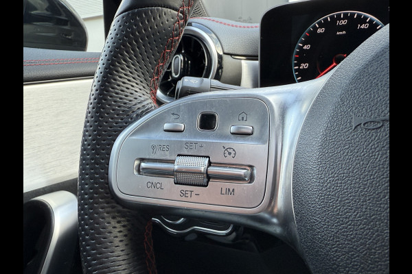 Mercedes-Benz CLA-Klasse 180 Advantage | AMG Pakket | Panoramadak | Widescreen