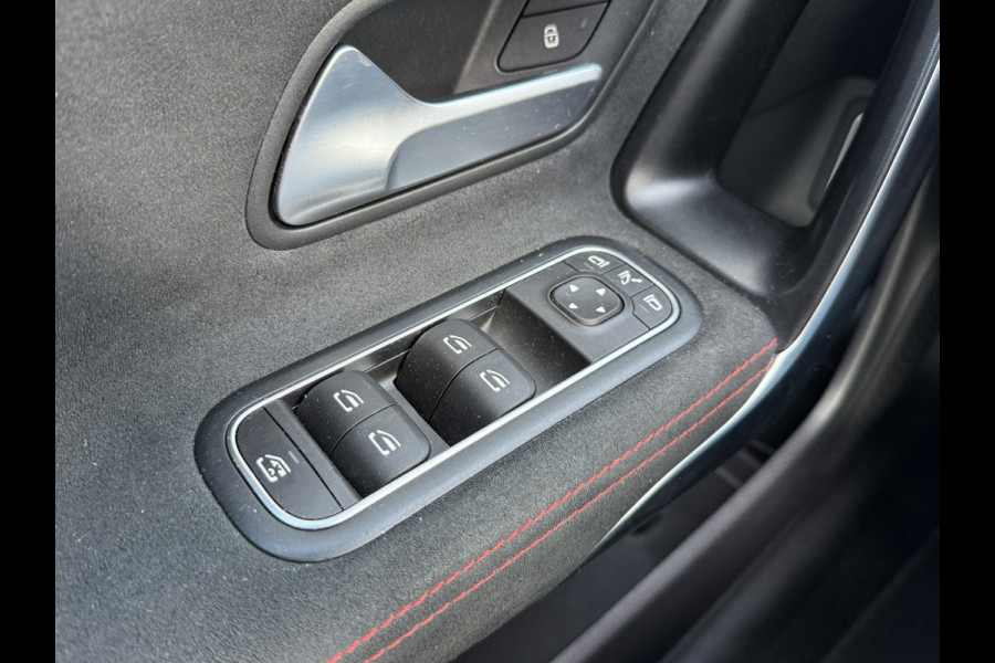 Mercedes-Benz CLA-Klasse 180 Advantage | AMG Pakket | Panoramadak | Widescreen