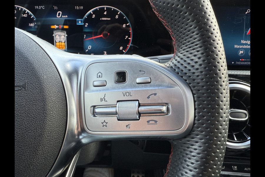 Mercedes-Benz CLA-Klasse 180 Advantage | AMG Pakket | Panoramadak | Widescreen