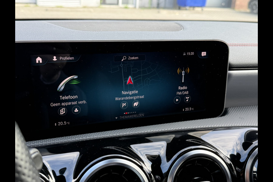 Mercedes-Benz CLA-Klasse 180 Advantage | AMG Pakket | Panoramadak | Widescreen