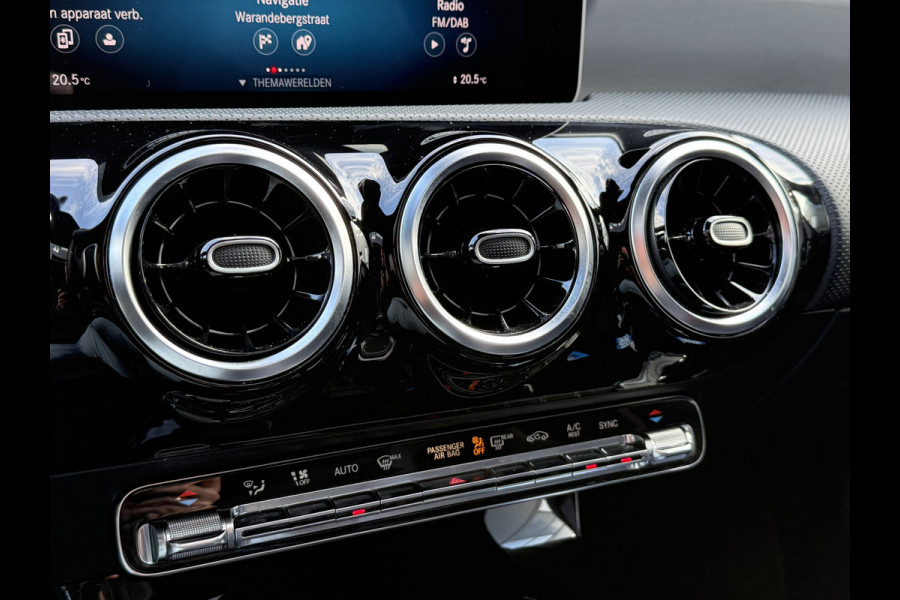 Mercedes-Benz CLA-Klasse 180 Advantage | AMG Pakket | Panoramadak | Widescreen