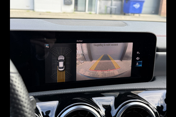 Mercedes-Benz CLA-Klasse 180 Advantage | AMG Pakket | Panoramadak | Widescreen