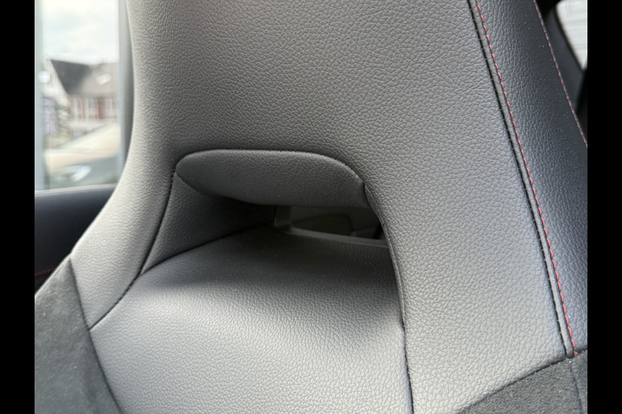 Mercedes-Benz CLA-Klasse 180 Advantage | AMG Pakket | Panoramadak | Widescreen