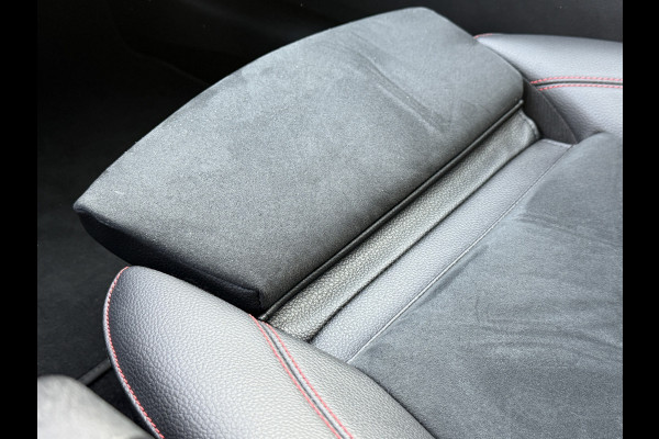 Mercedes-Benz CLA-Klasse 180 Advantage | AMG Pakket | Panoramadak | Widescreen