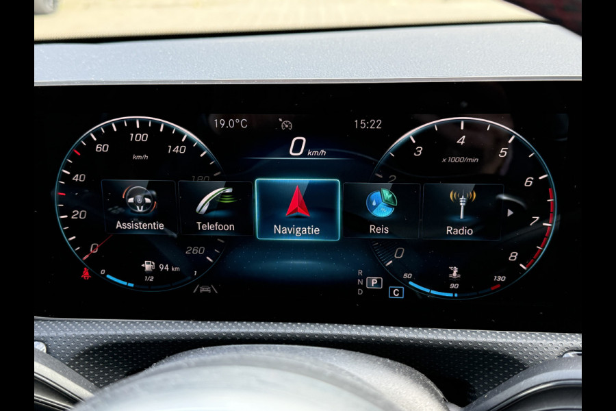 Mercedes-Benz CLA-Klasse 180 Advantage | AMG Pakket | Panoramadak | Widescreen