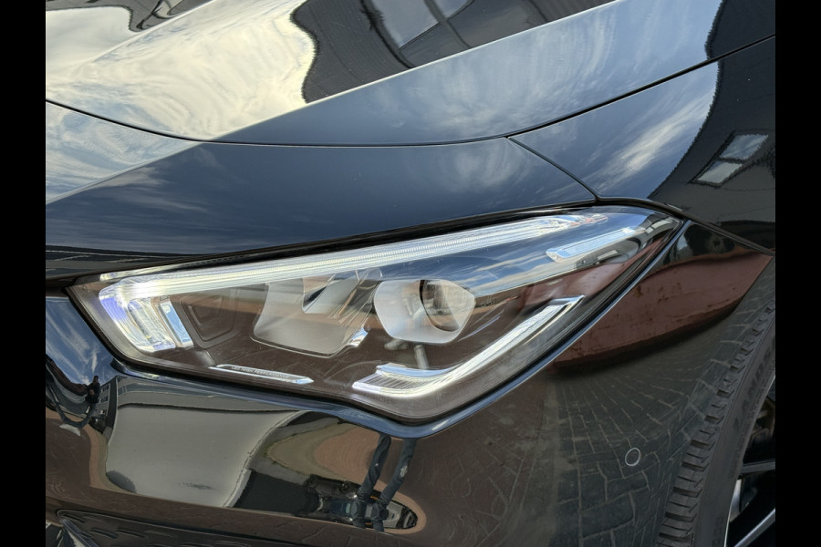 Mercedes-Benz CLA-Klasse 180 Advantage | AMG Pakket | Panoramadak | Widescreen