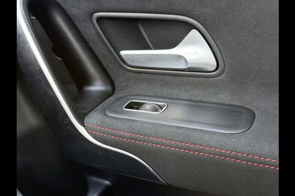 Mercedes-Benz CLA-Klasse 180 Advantage | AMG Pakket | Panoramadak | Widescreen