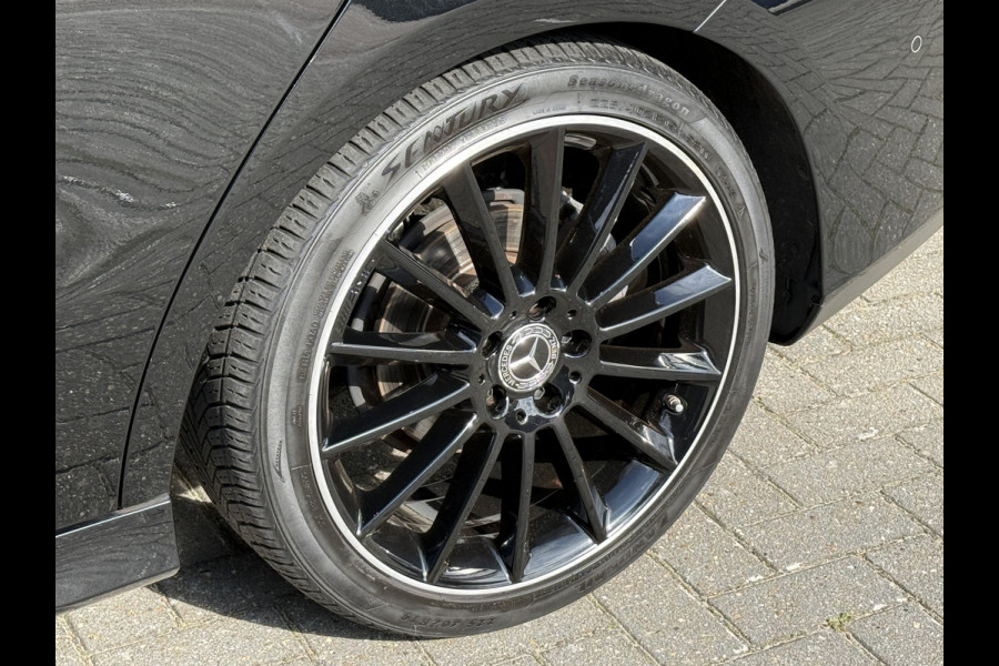 Mercedes-Benz CLA-Klasse 180 Advantage | AMG Pakket | Panoramadak | Widescreen