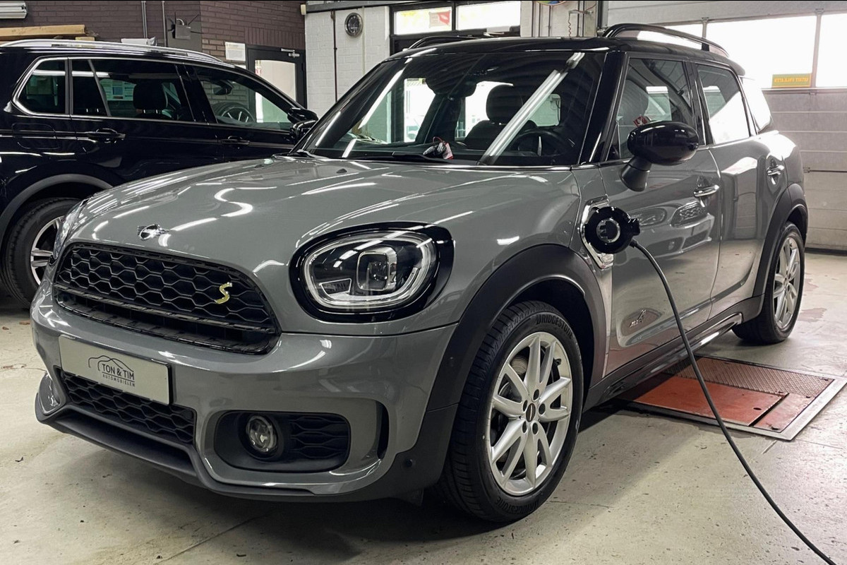 MINI Countryman 2.0 Cooper S E ALL4 BLACK John Works Pano Leder A.Cruise '20
