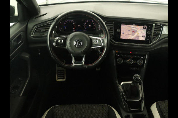 Volkswagen T-Roc 1.0 TSI Sport | Stoelverwarming | Camera | Virtual Cockpit | Adaptive cruise | DAB | Full LED | Climate control | Getint glas