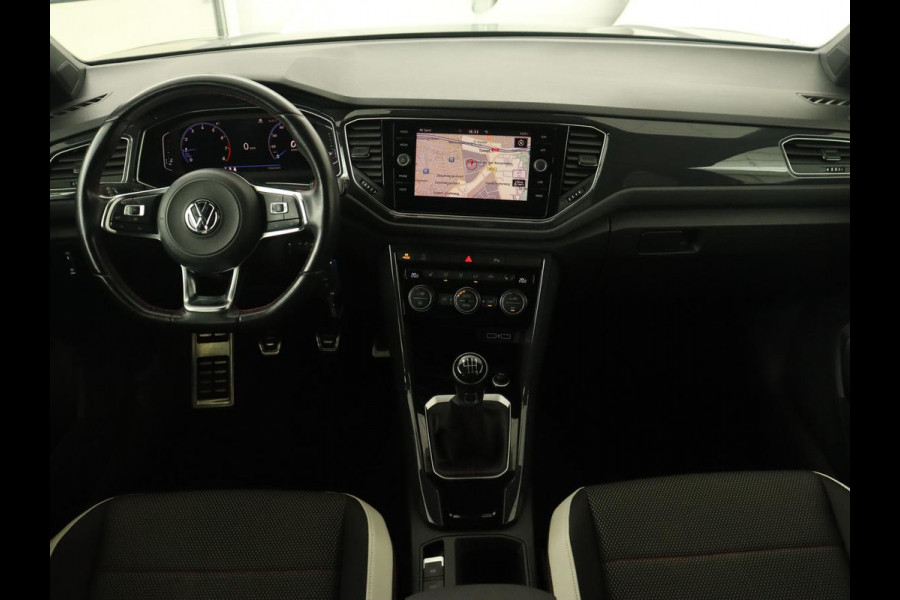 Volkswagen T-Roc 1.0 TSI Sport | Stoelverwarming | Camera | Virtual Cockpit | Adaptive cruise | DAB | Full LED | Climate control | Getint glas
