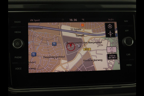 Volkswagen T-Roc 1.0 TSI Sport | Stoelverwarming | Camera | Virtual Cockpit | Adaptive cruise | DAB | Full LED | Climate control | Getint glas