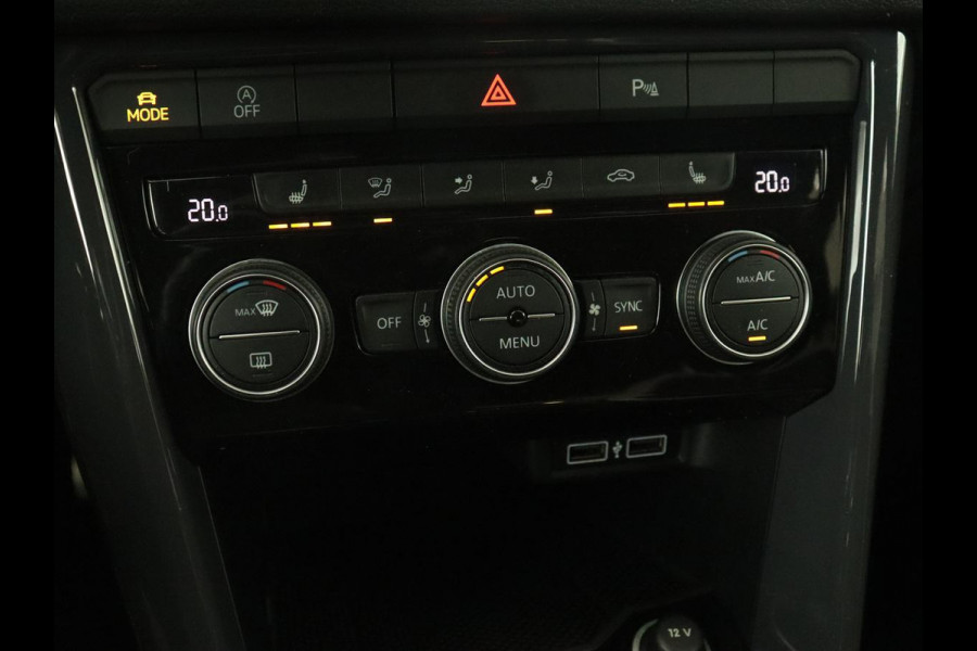 Volkswagen T-Roc 1.0 TSI Sport | Stoelverwarming | Camera | Virtual Cockpit | Adaptive cruise | DAB | Full LED | Climate control | Getint glas