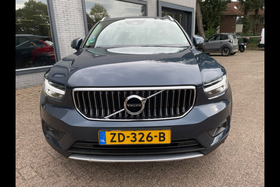Volvo XC40 2.0 T4 Inscription | Wegklapbare trekhaak | Denim Blue + Beige leder | Stoelverwarming