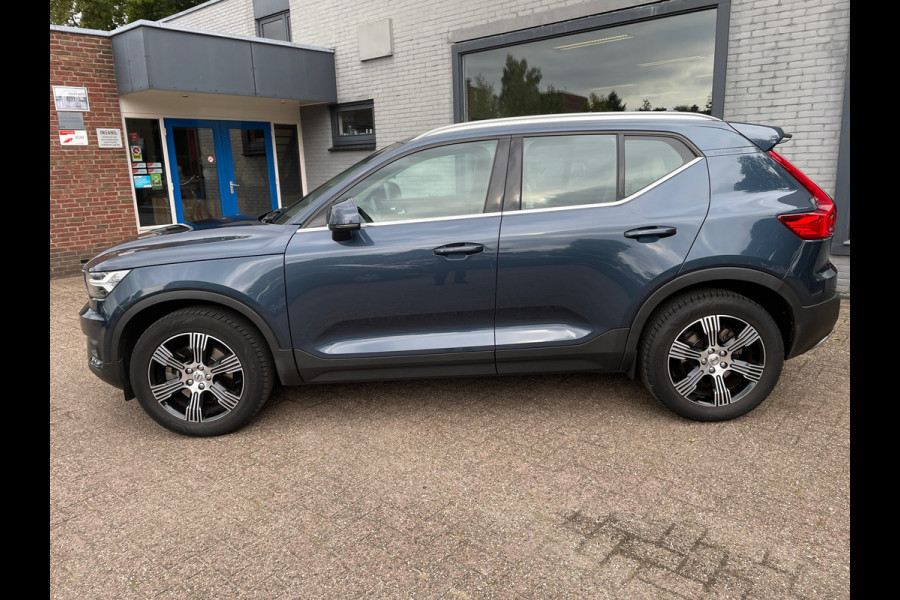 Volvo XC40 2.0 T4 Inscription | Wegklapbare trekhaak | Denim Blue + Beige leder | Stoelverwarming