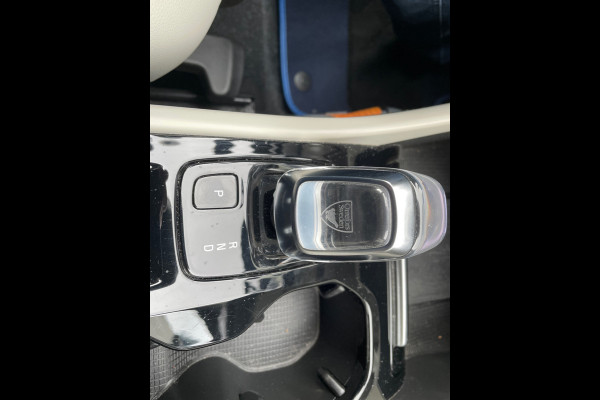 Volvo XC40 2.0 T4 Inscription | Wegklapbare trekhaak | Denim Blue + Beige leder | Stoelverwarming
