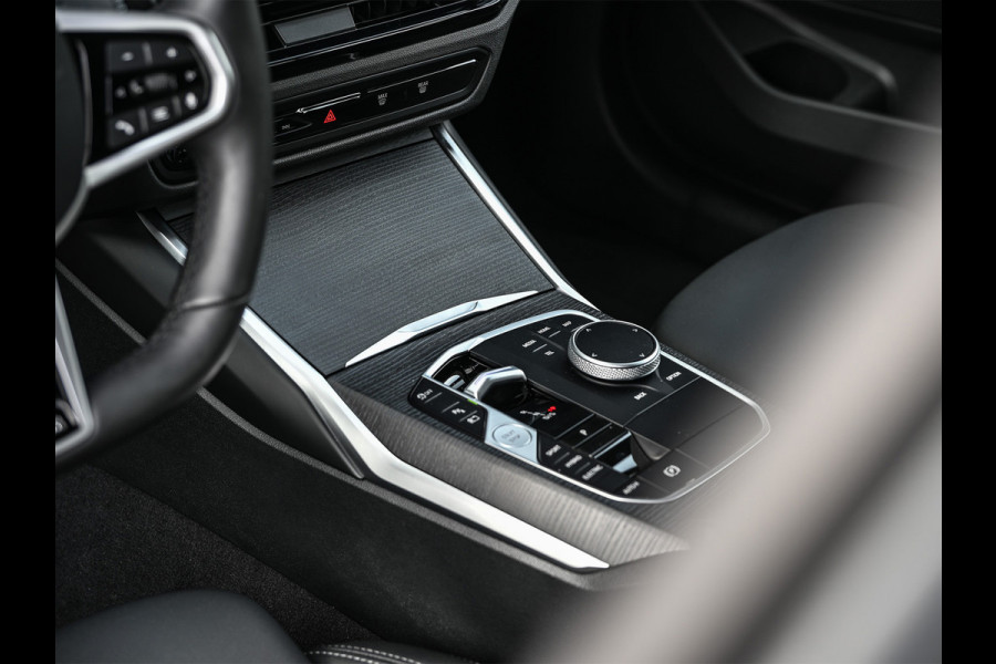 BMW 3 Serie Touring 330e xDrive M-SPORT | FACELIFT | ACCU 19,5 kWh | ACTIVE CRUISE | ELEKTR. TREKHAAK | HIFI AUDIO | SHADOW LINE | CAMERA |