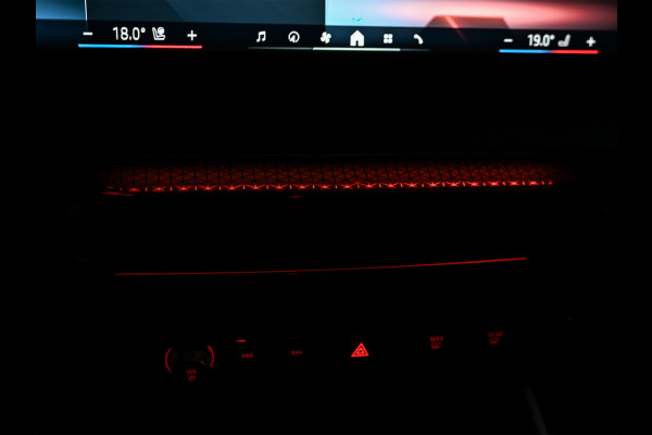 BMW 3 Serie Touring 330e xDrive M-SPORT | FACELIFT | ACCU 19,5 kWh | ACTIVE CRUISE | ELEKTR. TREKHAAK | HIFI AUDIO | SHADOW LINE | CAMERA |