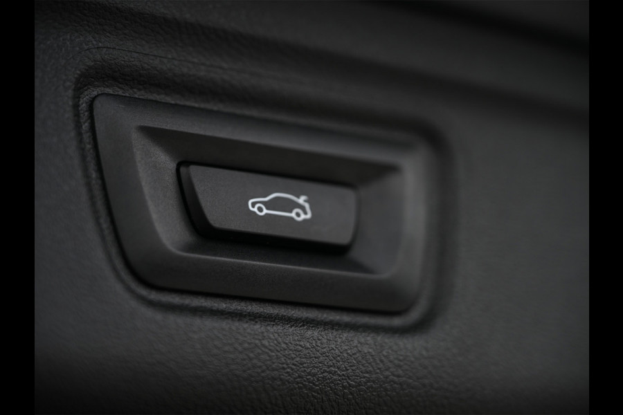 BMW 3 Serie Touring 330e xDrive M-SPORT | FACELIFT | ACCU 19,5 kWh | ACTIVE CRUISE | ELEKTR. TREKHAAK | HIFI AUDIO | SHADOW LINE | CAMERA |