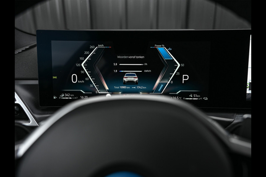 BMW 3 Serie Touring 330e xDrive M-SPORT | FACELIFT | ACCU 19,5 kWh | ACTIVE CRUISE | ELEKTR. TREKHAAK | HIFI AUDIO | SHADOW LINE | CAMERA |