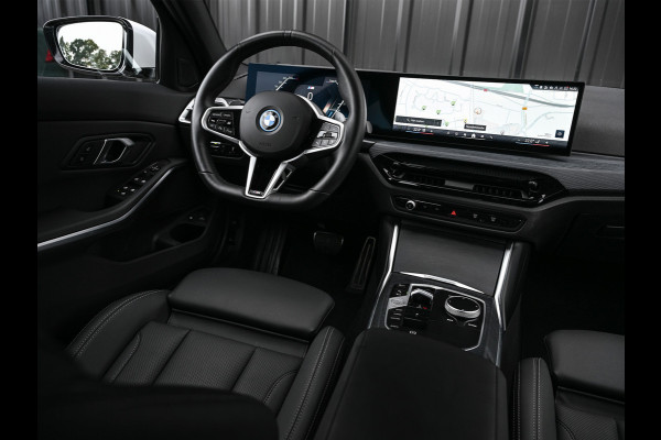 BMW 3 Serie Touring 330e xDrive M-SPORT | FACELIFT | ACCU 19,5 kWh | ACTIVE CRUISE | ELEKTR. TREKHAAK | HIFI AUDIO | SHADOW LINE | CAMERA |