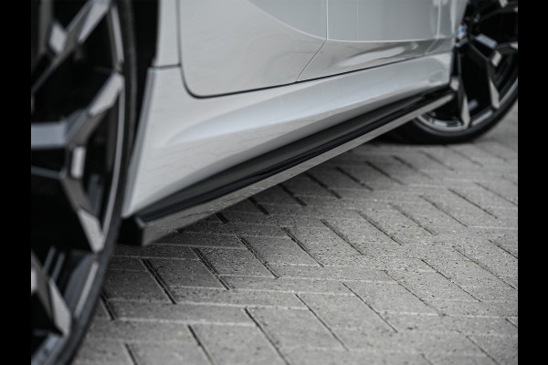 BMW 3 Serie Touring 330e xDrive M-SPORT | FACELIFT | ACCU 19,5 kWh | ACTIVE CRUISE | ELEKTR. TREKHAAK | HIFI AUDIO | SHADOW LINE | CAMERA |