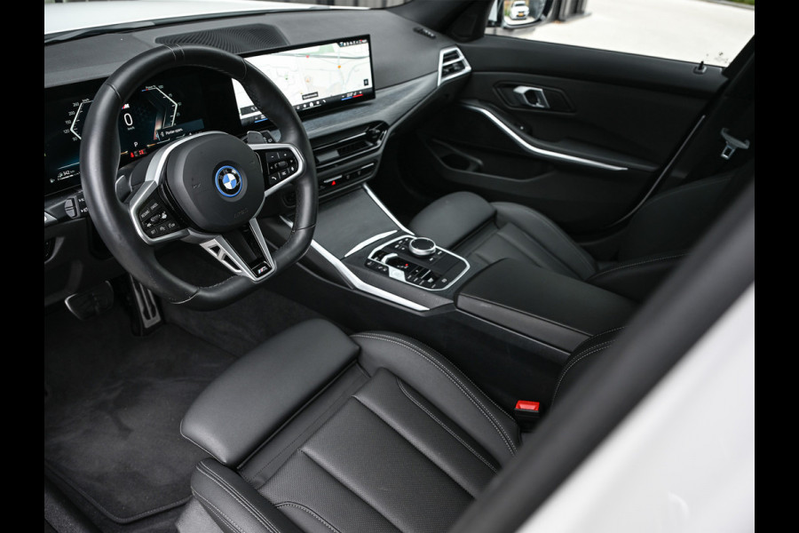 BMW 3 Serie Touring 330e xDrive M-SPORT | FACELIFT | ACCU 19,5 kWh | ACTIVE CRUISE | ELEKTR. TREKHAAK | HIFI AUDIO | SHADOW LINE | CAMERA |