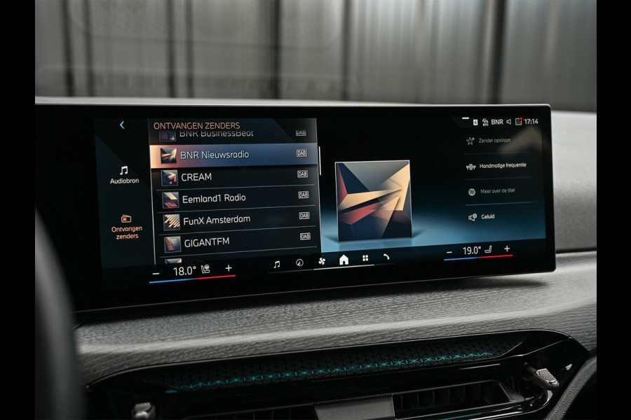 BMW 3 Serie Touring 330e xDrive M-SPORT | FACELIFT | ACCU 19,5 kWh | ACTIVE CRUISE | ELEKTR. TREKHAAK | HIFI AUDIO | SHADOW LINE | CAMERA |